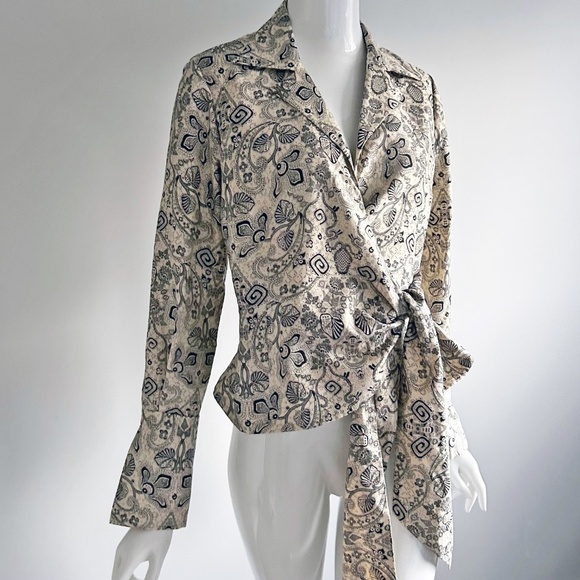 Jones New York wraparound Silk blouse, black and beige, long sleeve, size 10P - Picture 11 of 16
